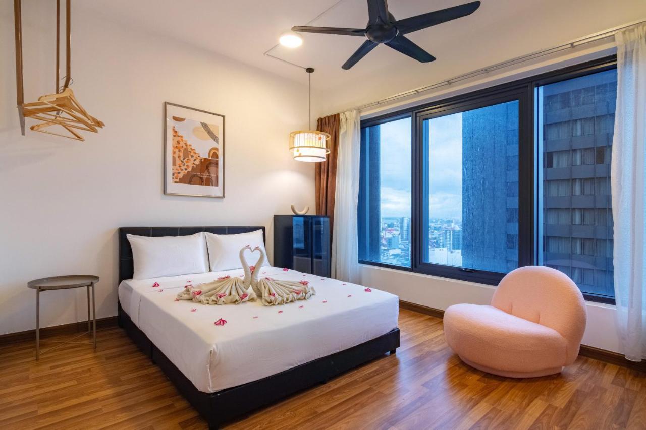 Tropicana 218 Macalister X Airlevate Suites George Town Ngoại thất bức ảnh